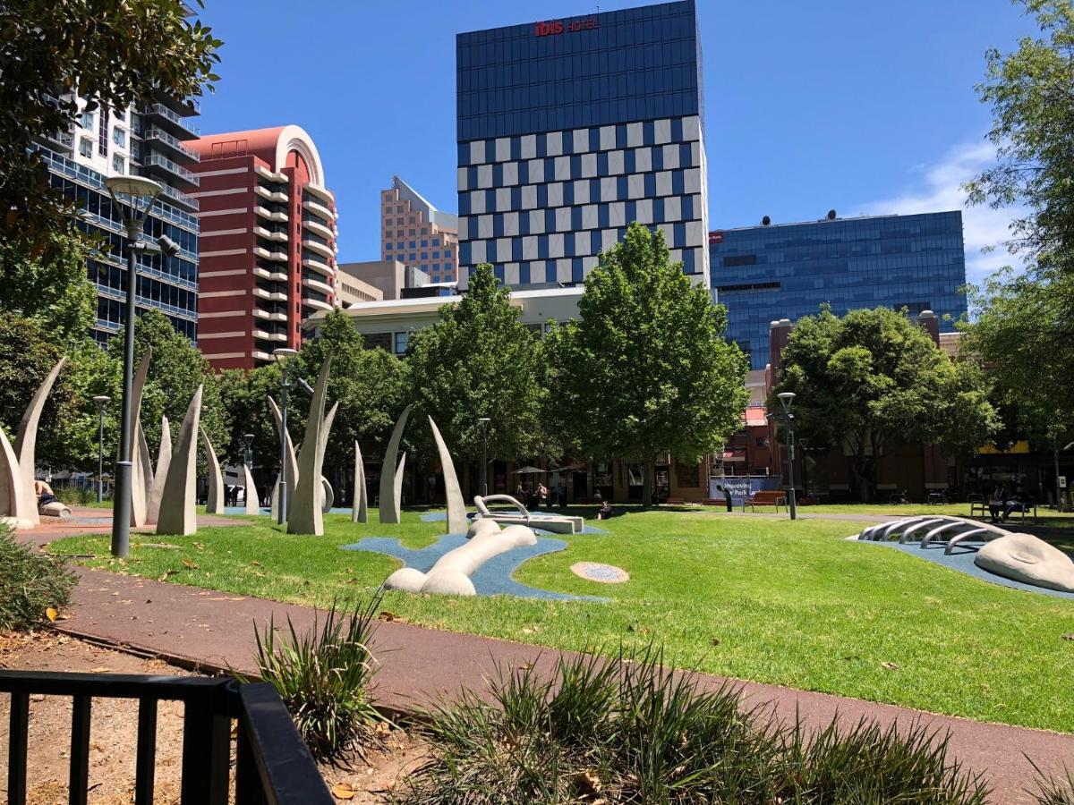 Lux 2Br Apt On Hindmarsh Sq-Pool-Gym-Sauna-Parking 애들레이드 외부 사진