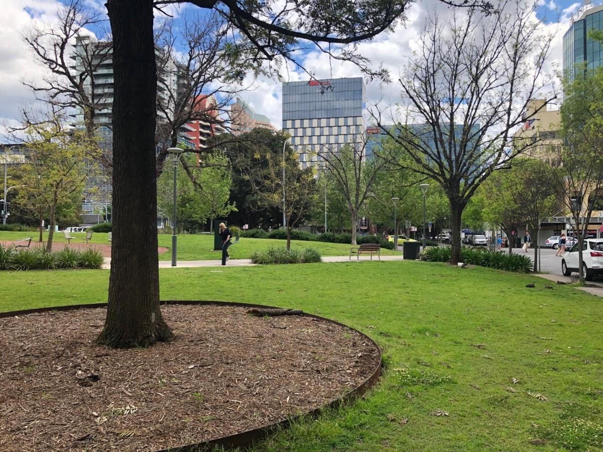 Lux 2Br Apt On Hindmarsh Sq-Pool-Gym-Sauna-Parking 애들레이드 외부 사진